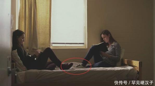 住酒店时,为什么床尾总放一块深色长布用了才知道好处不少