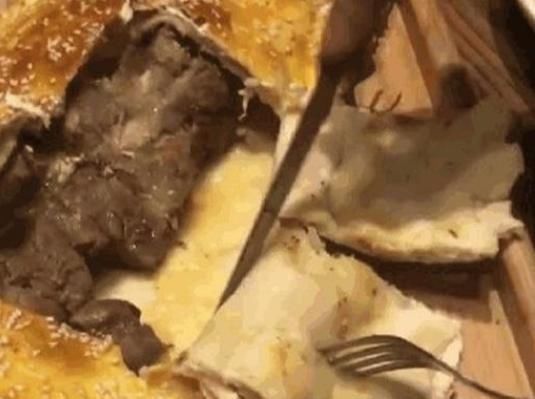 川藏线上300元买烤羊腿，却端出一个面包，正想发怒，结果尴尬了