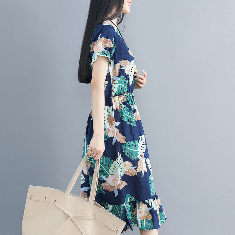 女人尽量不要穿黑裤子，瞧瞧港式女人这样穿，太惊艳了，美飞