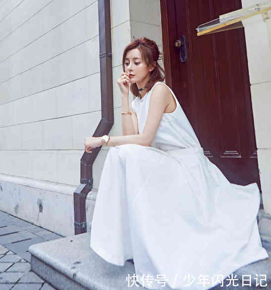 《一千零一夜》最美女配路宝妮,一身黑白配美上天,女人味不输热