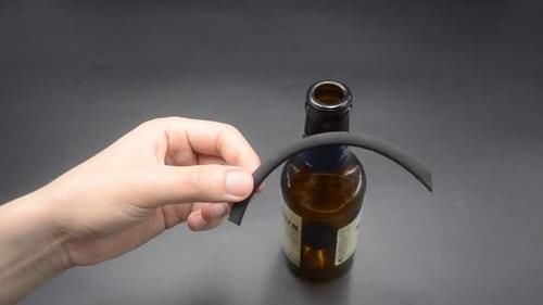  『实用』断了的蚊香怎么点？教你一招，一个啤酒瓶就能轻松搞定，太实用了