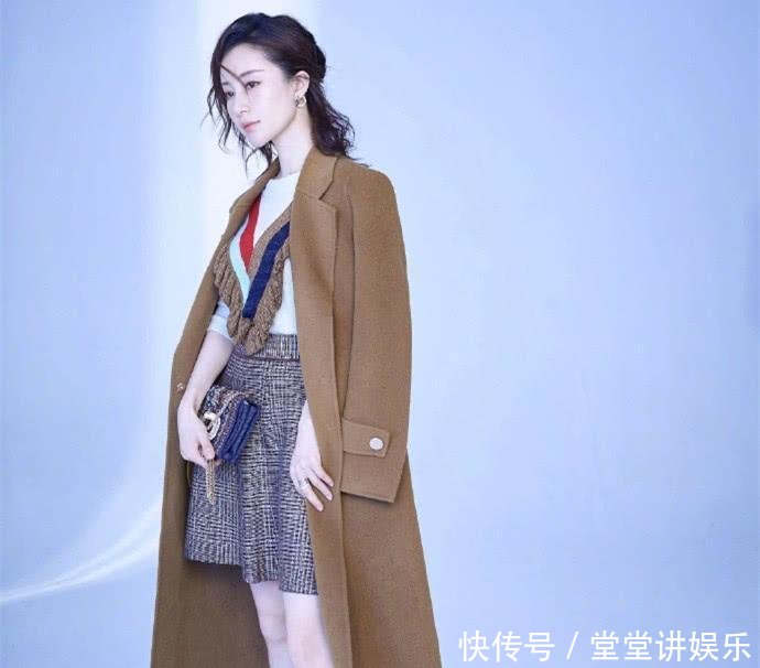 舒畅新造型惊艳了! 除了身上的风衣外套, 还有下身的阔腿裤!