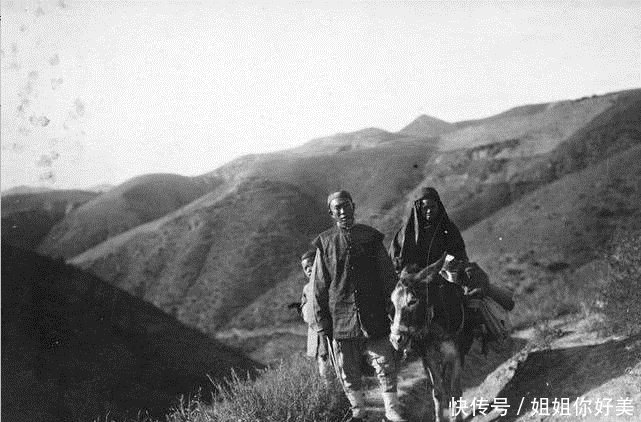 1909年时的陕西景象：人们穿着破旧，满眼都是黄土高