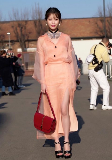 『皮肤』皮肤白皙不妨穿个粉色系吸眼球,粉色不等于少女,少妇穿上秒高级