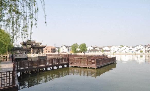 中国一生“必去”的3个古镇, 就算没人陪也要去, 你有去过吗?