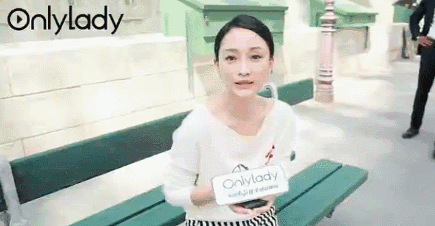 我们在巴黎大皇宫变的书报亭里问了周迅和刘雯一些小秘密……