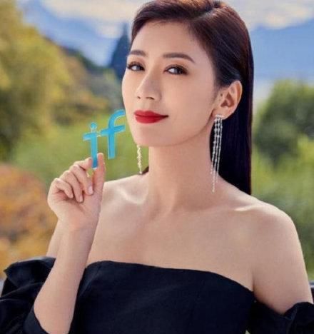  贾静雯还：45岁贾静雯再现惊艳古装造型, 回顾以往经典, 每个都楚楚生动