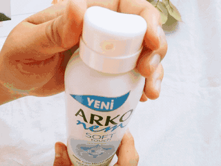 当身体乳喷遍全身，婴儿般的水润肌肤迅速封锁~