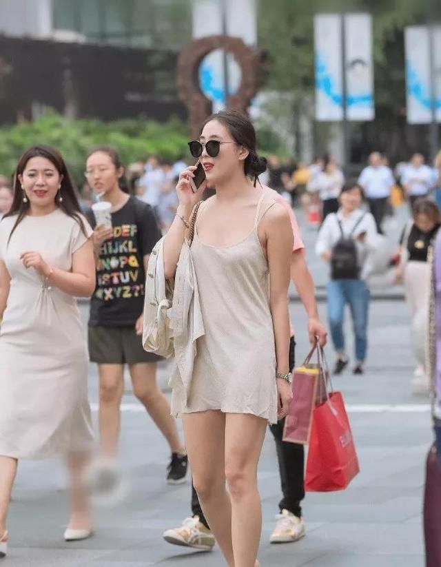  『下半身搭配』抹胸吊带搭配高跟鞋,穿出女性的优雅身姿
