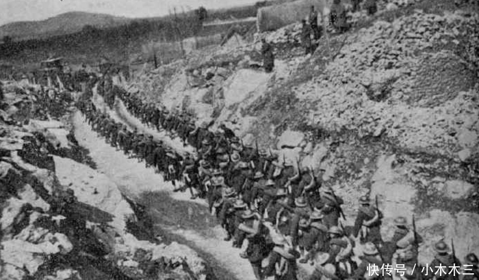 蒋介石命令他坚守7天, 他不仅守了47天, 还以1