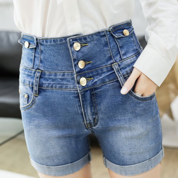 还在穿裙子吗?今年最流行的短裤，时尚又减龄