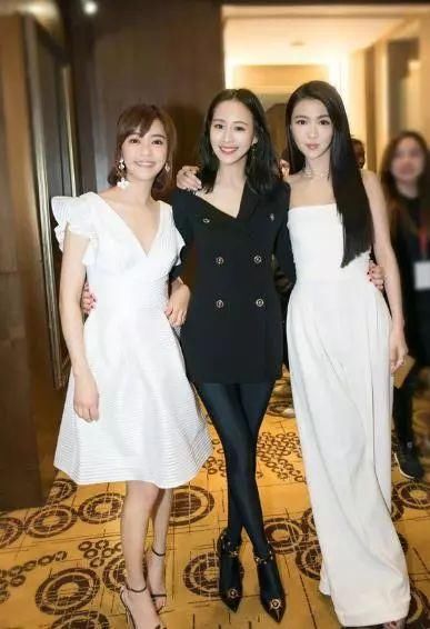 陈意涵深V裙开到肚脐了，衬托4千万的项链，网友：真的好看吗