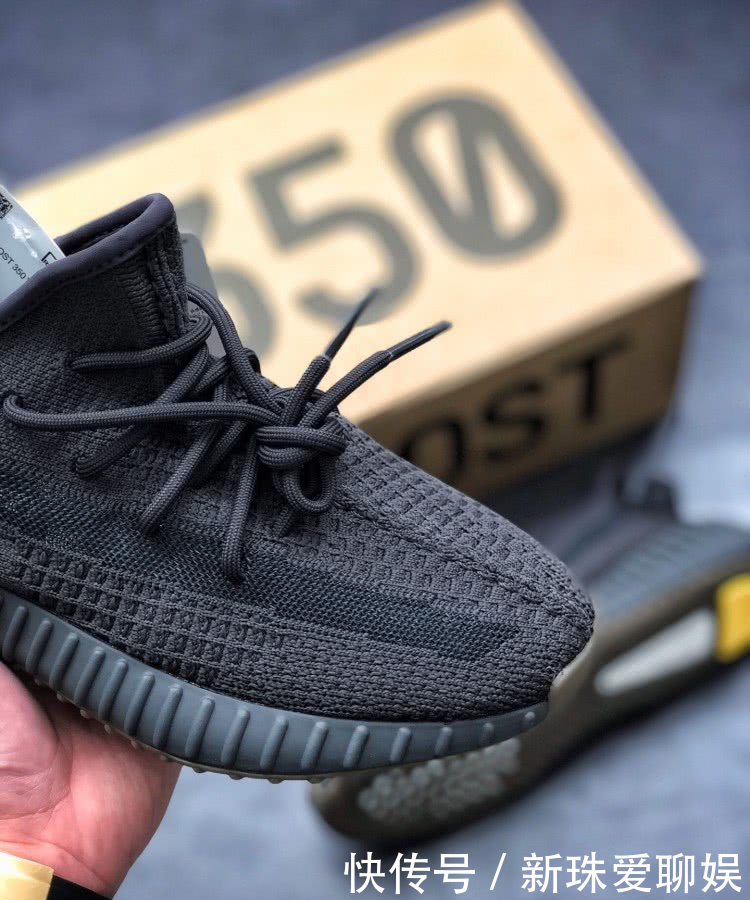  『开箱』Adidas Yeezy Boost 350 V2开箱测评