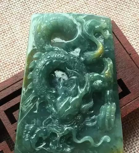  「危料」2万多买的翡翠麒麟！究竟是油青翡翠？还是危料？