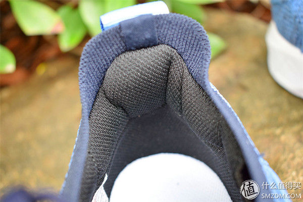 上了时装周,跑鞋也“变潮”-李宁轻云减震跑鞋开箱篇