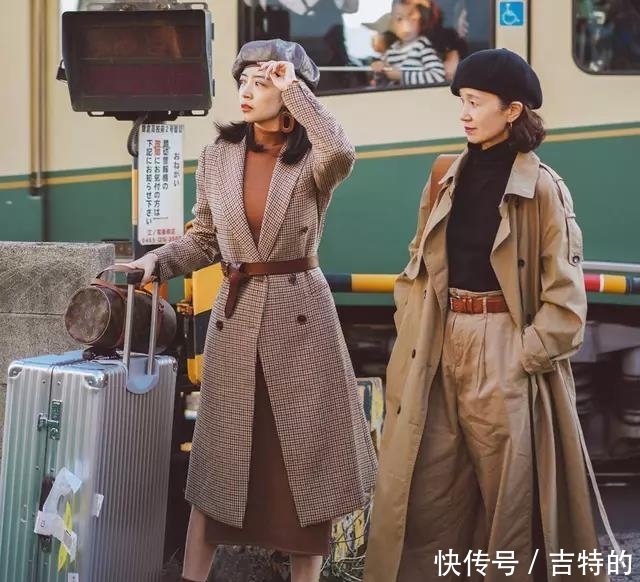 『女人』真正见过世面的女人,穿大衣很少配打底裤,看三木妈妈就知道了!