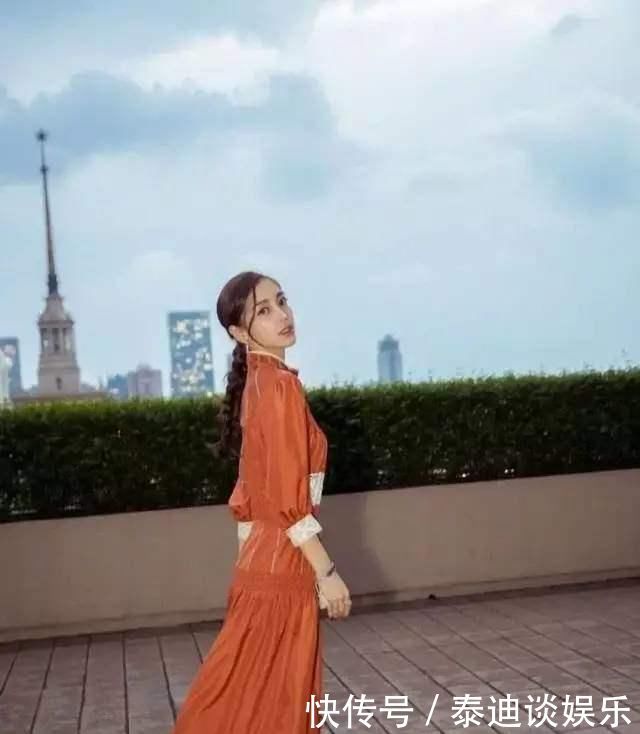 赵丽颖撞上杨颖,一个似超模一个像村花,差距一目了然