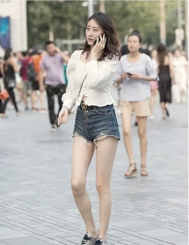  #现出#俏皮又可爱的牛仔元素，各个不同颜色的展现，让你富有青春的活力