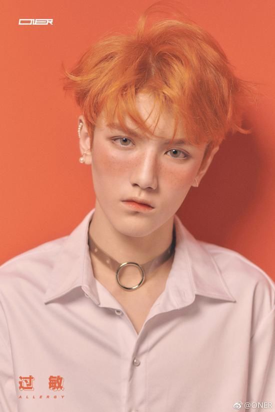 坤音四子过敏脸出道 这画风在致敬98年的王菲吗？