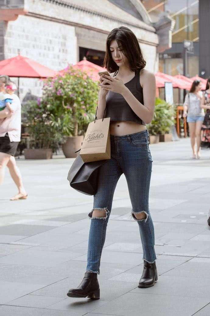 紧身裤是展现优雅的明智选择，上身效果很好更显纤细腿型