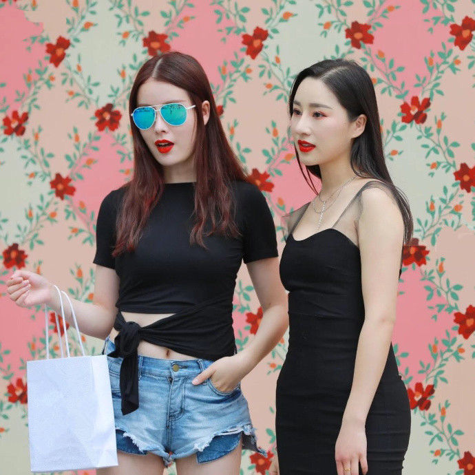 成都街拍，清新甜美风的夏季搭配，彰显成熟女人味!
