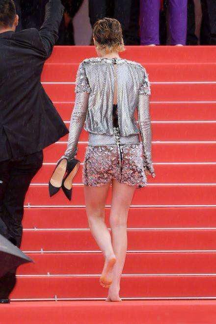 9位女星奇葩高跟鞋,第几个看着脚最疼?最后一位也未免太另类!