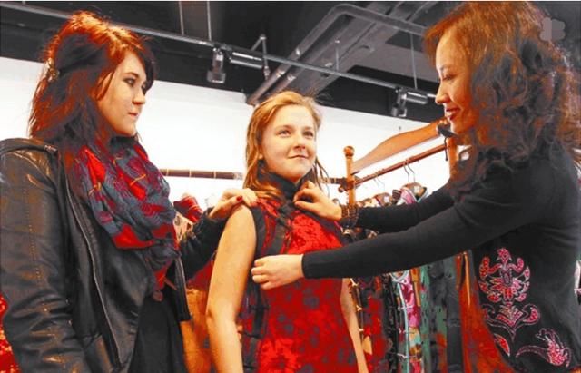 菲律宾美女来中国旅游，买了一件旗袍看到账单说：是不是算错了？