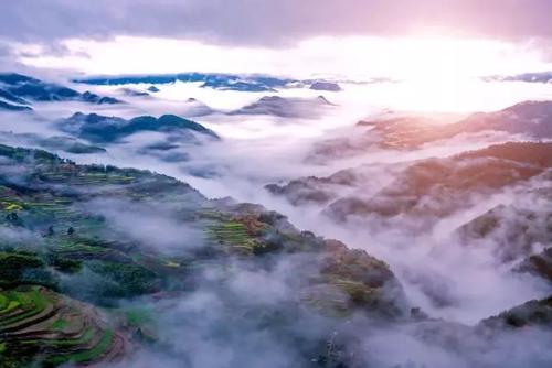 看山看云看梯田，人间仙境南尖岩