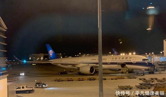 『适合』打卡南航A350墨镜侠!明珠经济舱太适合大长腿,座椅间距有1米宽