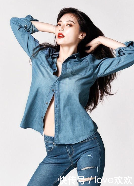 泫雅厉害！一个纽扣将牛仔褂变得如此迷人，网友：我穿上肯定尴尬
