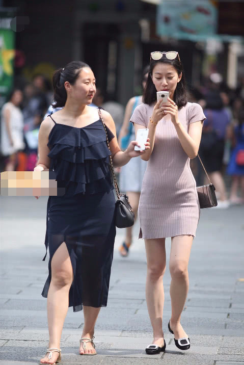 气质小姐姐包臀长裙尽显优雅气质，青春活力范儿吸睛无数