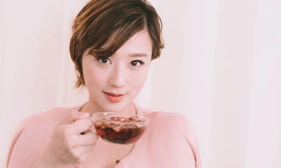  「宝宝」一索得男！前TVB女神主播晒照宣布母子平安：剖腹产诞7磅重男宝宝