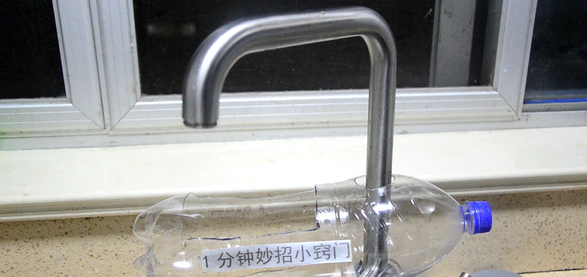  「和谐」自从水龙头套了个塑料瓶,老公天天抢着来洗碗,太和谐了,去试试