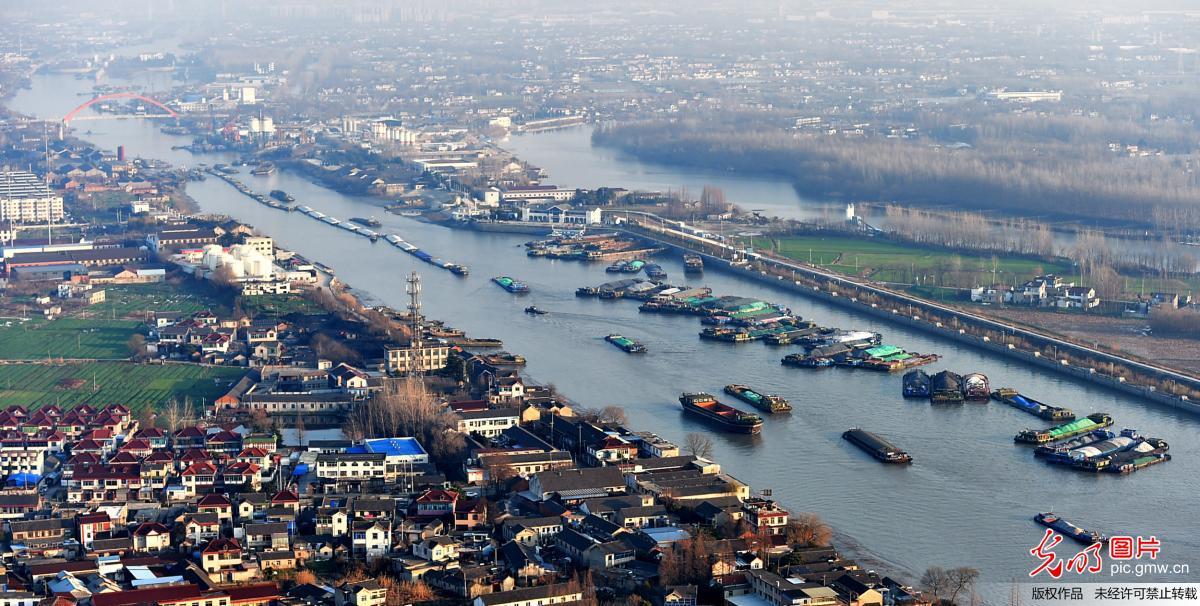 京杭大运河迎来水上“春运”高峰