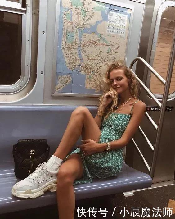 『复古方领』高级又时髦,照着穿回头率200%!