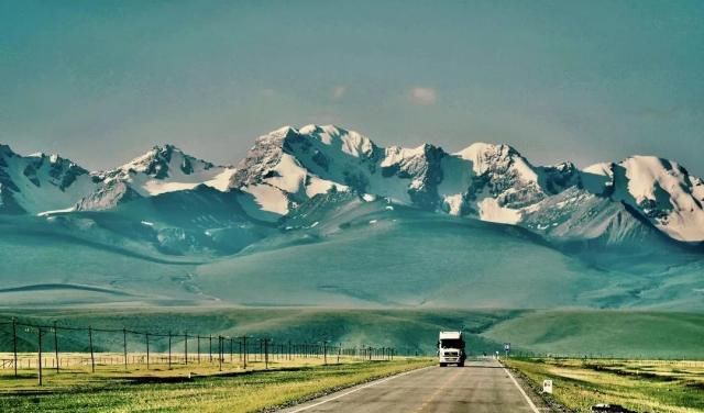 中国最美公路 一年仅开放5个月