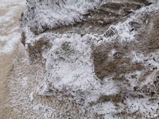 万里西游川甘青新第16天穿越大柴旦盐碱荒漠无人区游水上雅丹