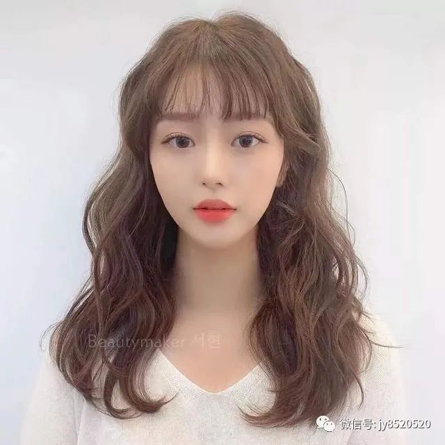  女人@最近很火“春天烫”，显瘦又女人味十足！