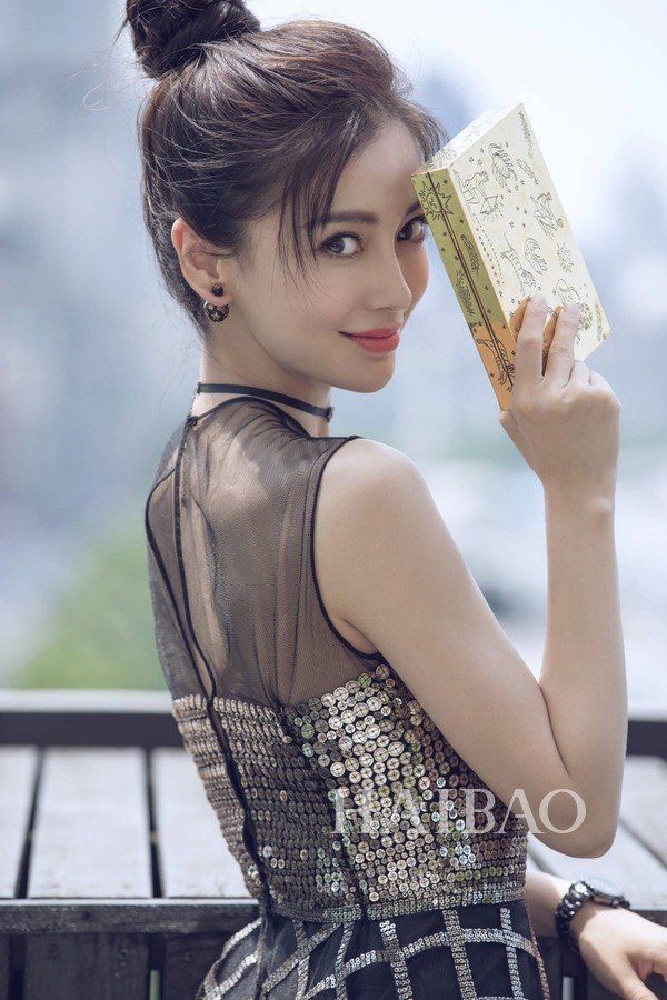 25个GIF图教会你2018最潮的5款发型!倪妮、AngelaBaby都已经扎着