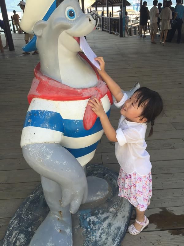 带上两个小宝去三亚旅游,吃三亚的海鲜