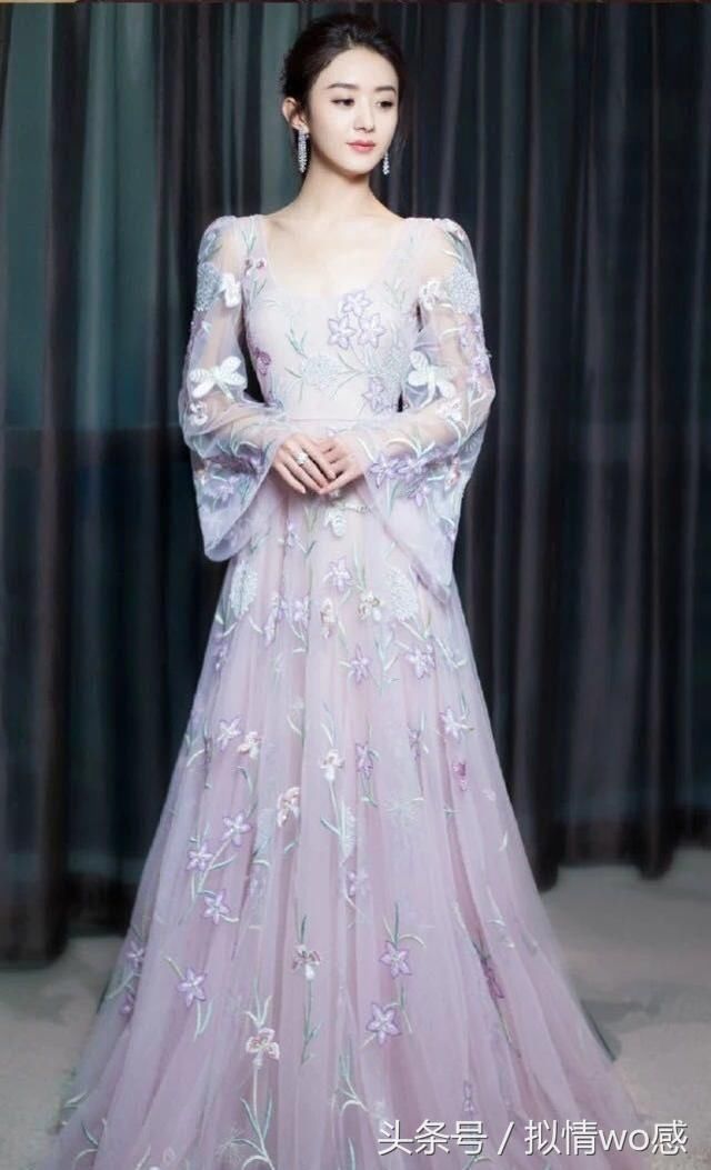 女星穿衣VS模特,热巴杨幂美翻,被关晓彤霍思燕的乡土气息击败