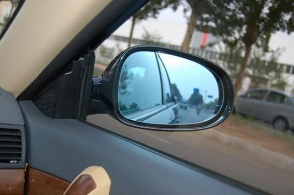 不管新手还是老手，都要注意避免盲区，教你一妙招，让倒车更安全