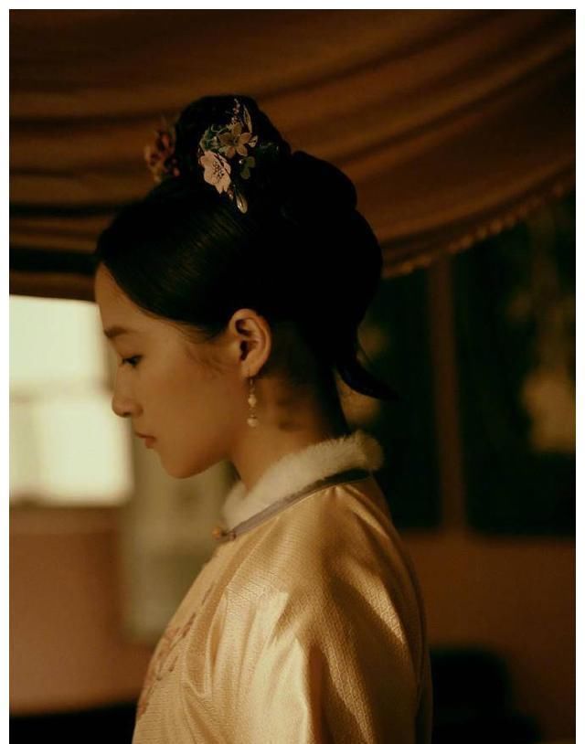  #美女#穿旗袍闪耀全场，球迷称为中式八球“最美女裁判”，气质不输女星