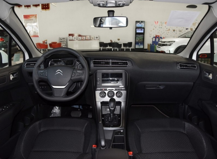 了,14万一咬牙降到6.98万,颜值甩卡罗拉十条街