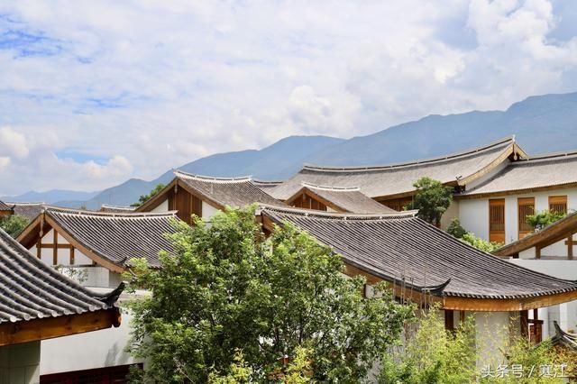 丽江古城80元维护费收了这么多年，但束河旁的梦幻水秀却坚决免费