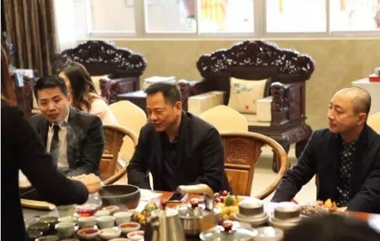 风云人物尹国驹被称为澳门教父统领10万门徒