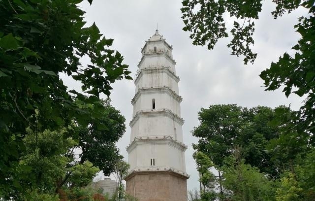 重庆主城这座公园开放1年便荒废，内有著名古塔曾是重庆航标