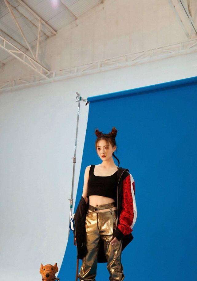 徐璐的迷人身材照，图二帅气十足，图六让我移不开眼睛