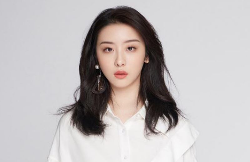 『看不下去』赵小棠公演舞台全程强颜欢笑，蔡徐坤都看不下去了