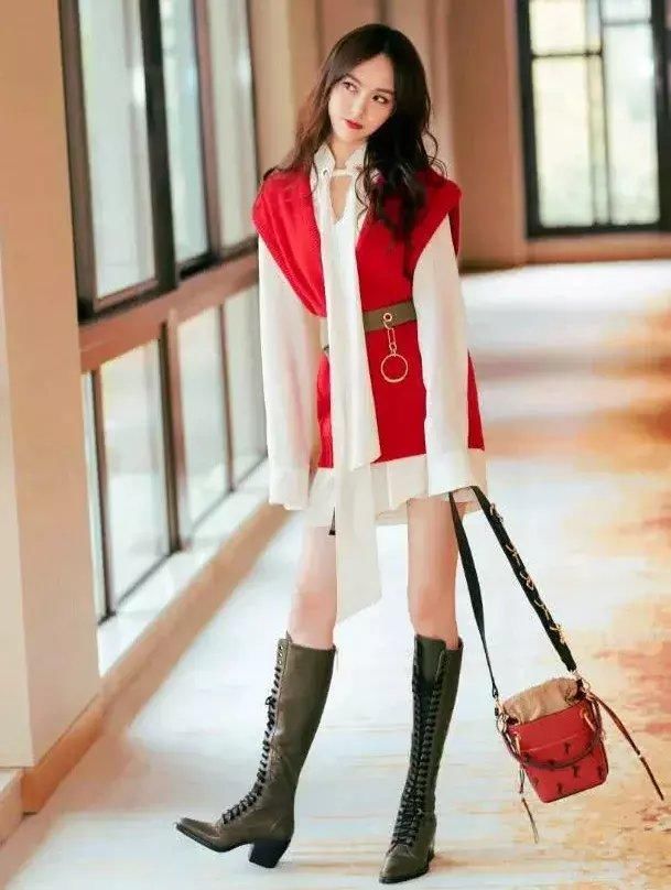 唐嫣仗着自己腿细,穿绑50圈鞋带的长筒靴,网友:看着鞋带头晕!